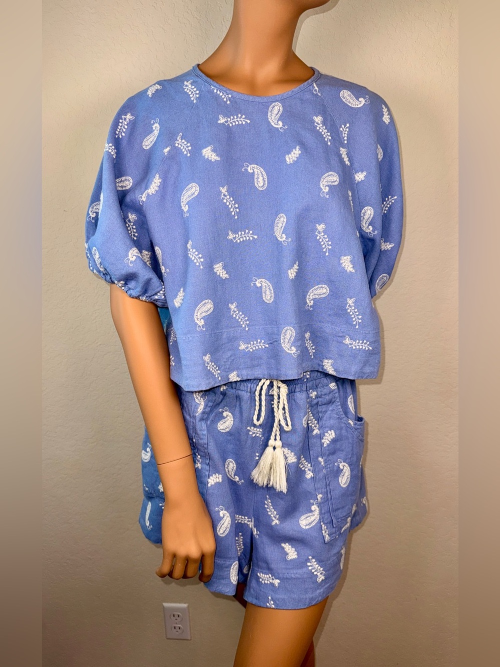 House of Harlow 1960 Blue Paisley Embroidered Linen Blend 2 Piece Shorts Set M